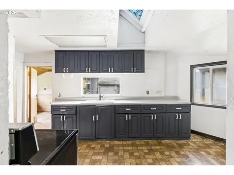 1715 Cascade Drive Lebanon OR 97355