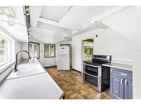 1715 Cascade Drive Lebanon OR 97355