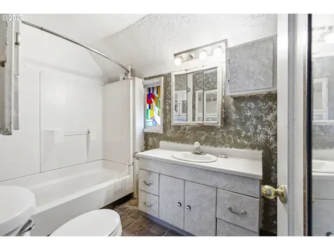 1715 Cascade Drive Lebanon OR 97355