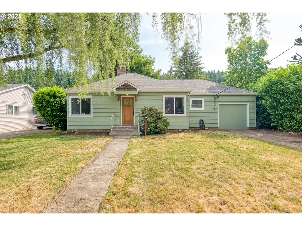 1023 S Water Street Silverton OR 97381
