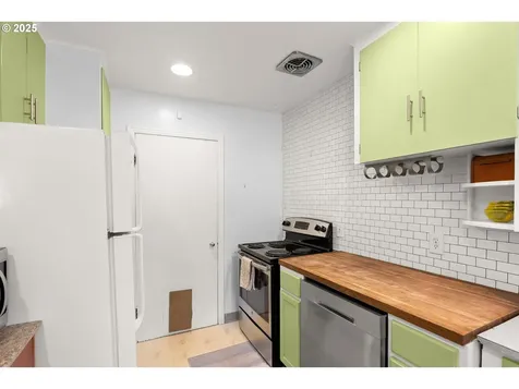 1023 S Water Street Silverton OR 97381