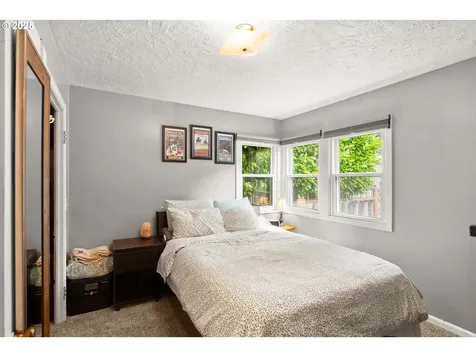1023 S Water Street Silverton OR 97381