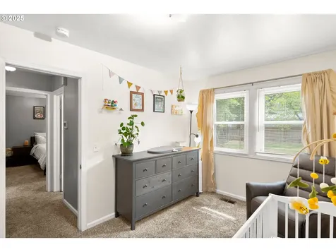 1023 S Water Street Silverton OR 97381