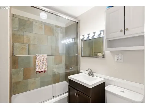 1023 S Water Street Silverton OR 97381