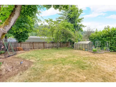 1023 S Water Street Silverton OR 97381