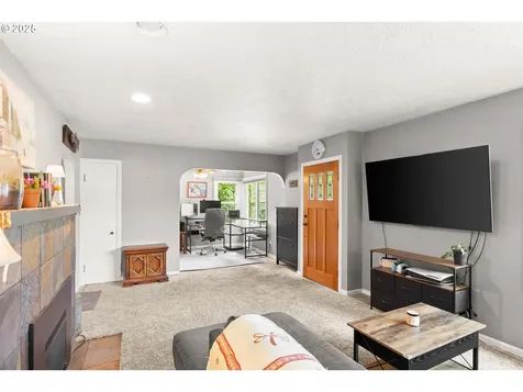 1023 S Water Street Silverton OR 97381
