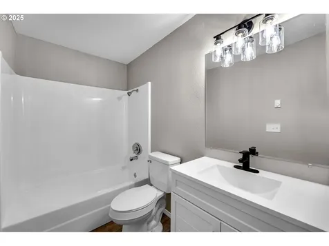 712 NW 84th Street Vancouver WA 98665