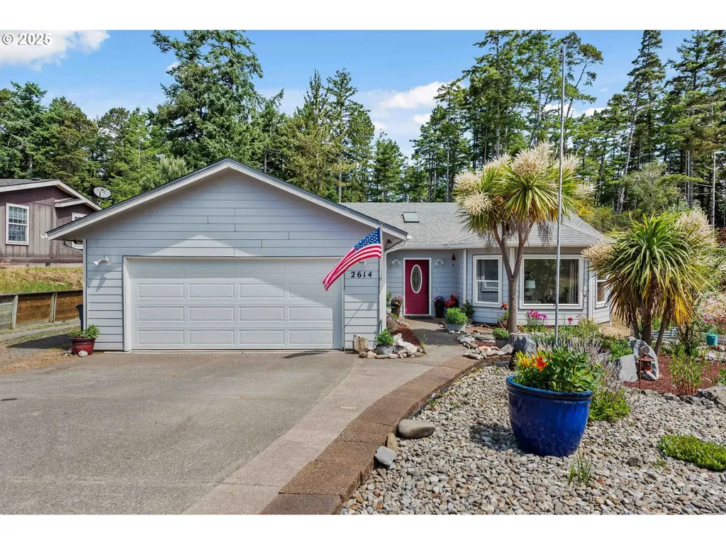 2614 Montana Street North Bend OR 97459