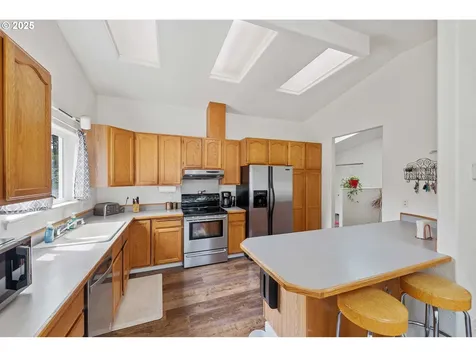 2614 Montana Street North Bend OR 97459