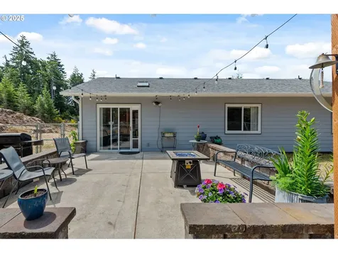 2614 Montana Street North Bend OR 97459