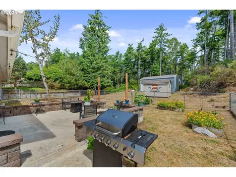 2614 Montana Street North Bend OR 97459