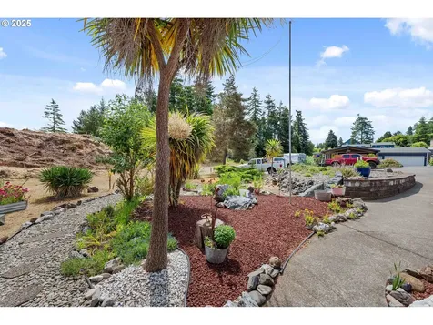 2614 Montana Street North Bend OR 97459