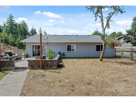 2614 Montana Street North Bend OR 97459