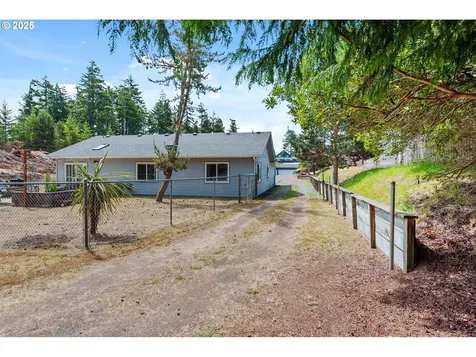 2614 Montana Street North Bend OR 97459