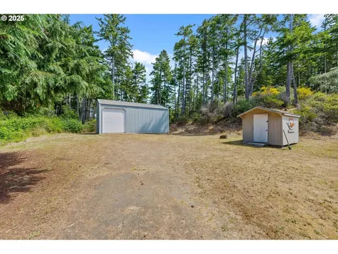 2614 Montana Street North Bend OR 97459