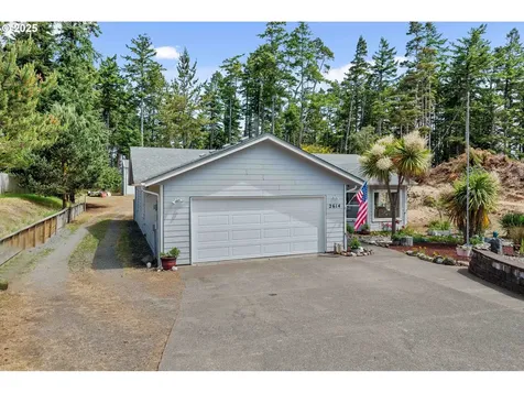 2614 Montana Street North Bend OR 97459