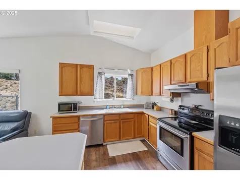 2614 Montana Street North Bend OR 97459
