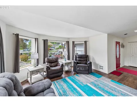 2614 Montana Street North Bend OR 97459
