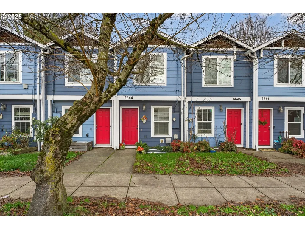 6689 N Columbia Way Portland OR 97203