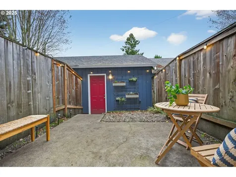 6689 N Columbia Way Portland OR 97203