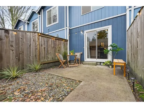 6689 N Columbia Way Portland OR 97203