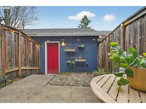 6689 N Columbia Way Portland OR 97203