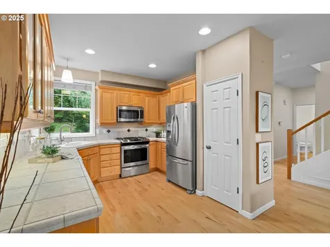 11231 SW 27th Avenue Portland OR 97219
