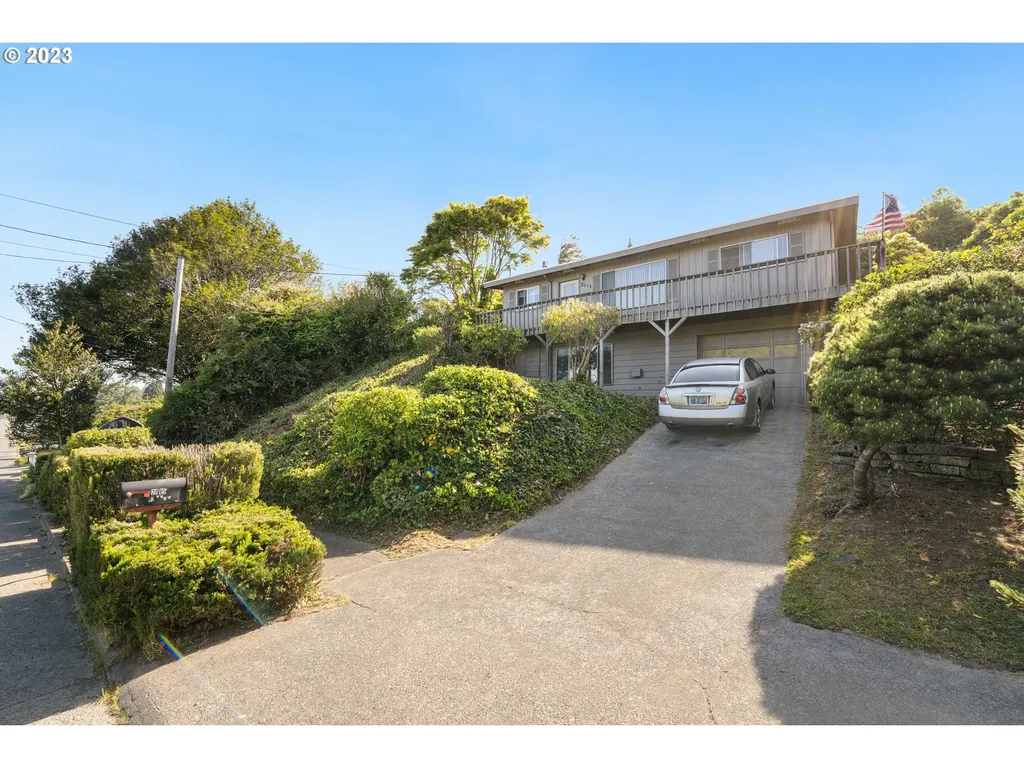 2115 Monroe Street North Bend OR 97459