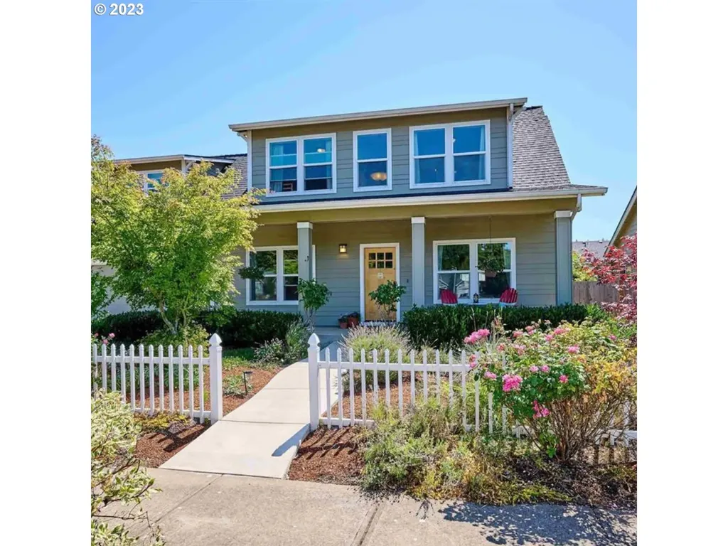 1442 Meadow Avenue Silverton OR 97381