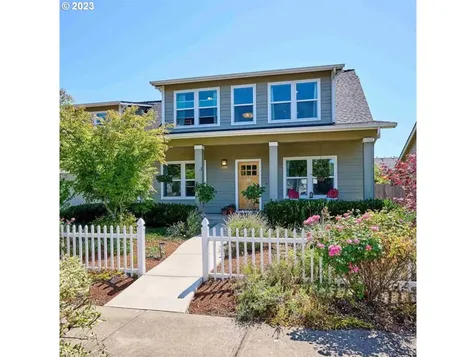 1442 Meadow Avenue Silverton OR 97381
