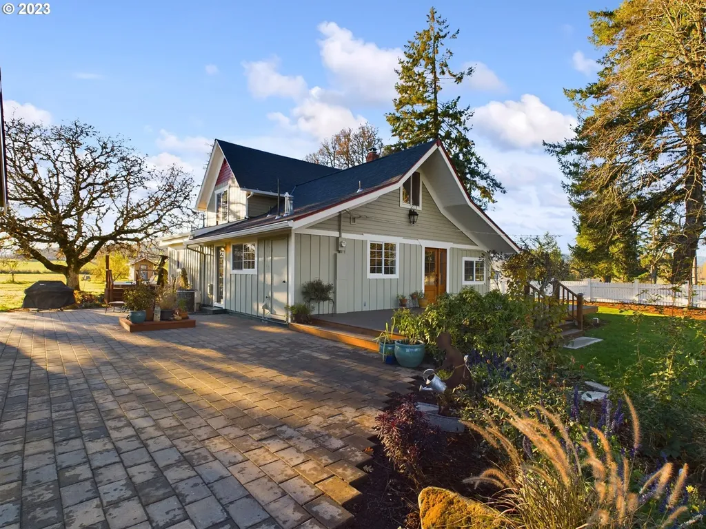 10501 NW Moores Valley Road Yamhill OR 97148