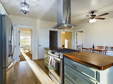 10501 NW Moores Valley Road Yamhill OR 97148
