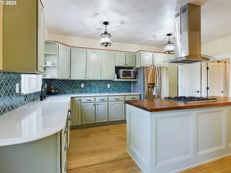 10501 NW Moores Valley Road Yamhill OR 97148