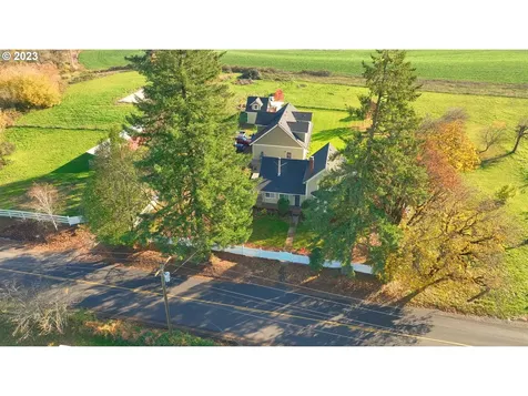 10501 NW Moores Valley Road Yamhill OR 97148