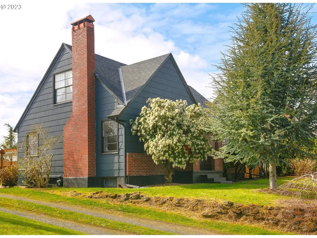 2416 Ne Dekum Street Portland OR 97211