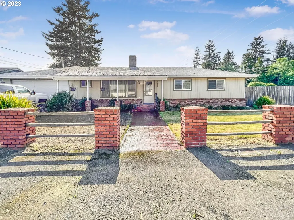 635 Hawthorn Street Brookings OR 97415