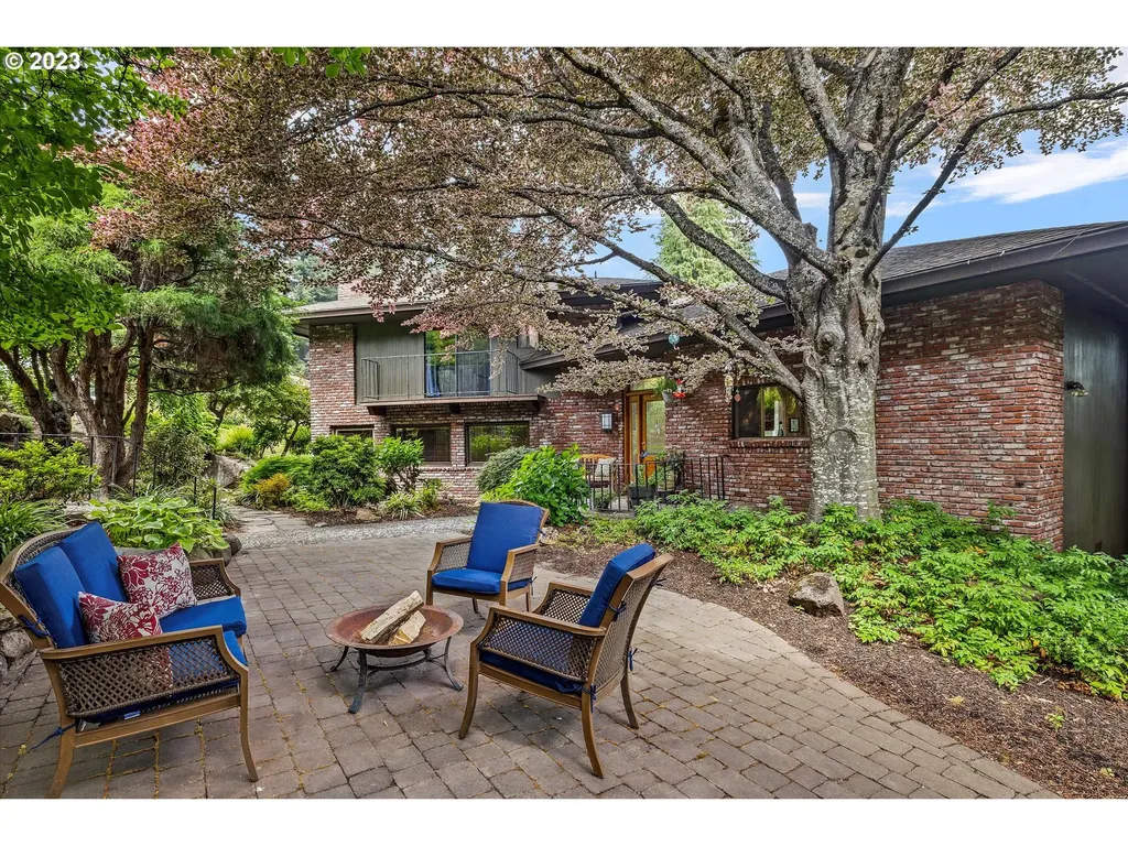 1420 Sherman Avenue Hood River OR 97031
