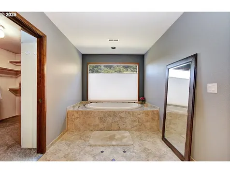 1922 NW 112th Circle Vancouver WA 98685