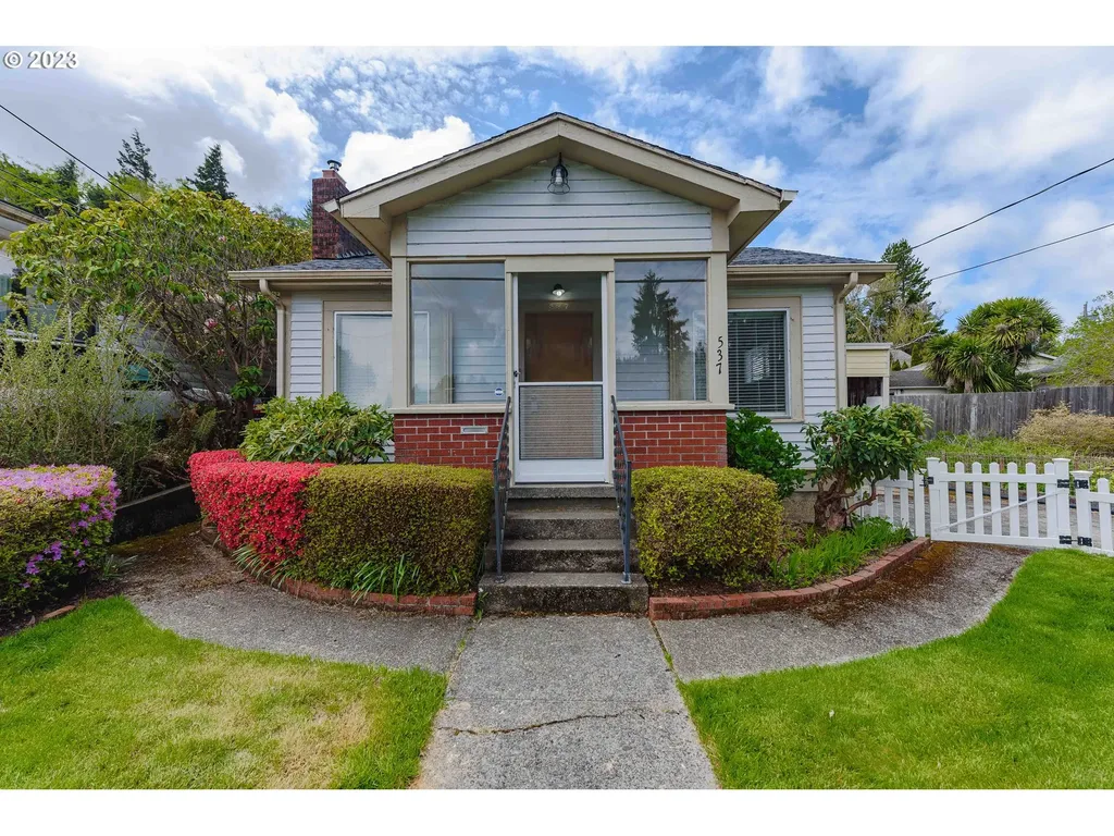 537 N 12th Street Coos Bay OR 97420