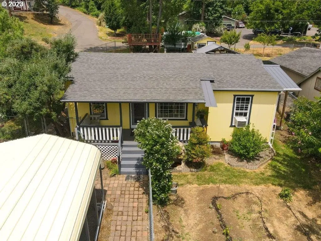 829 Ne Fulton Street Roseburg OR 97470