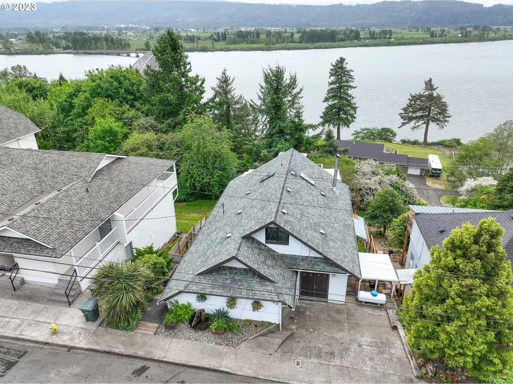390 Columbia Street Cathlamet WA 98612