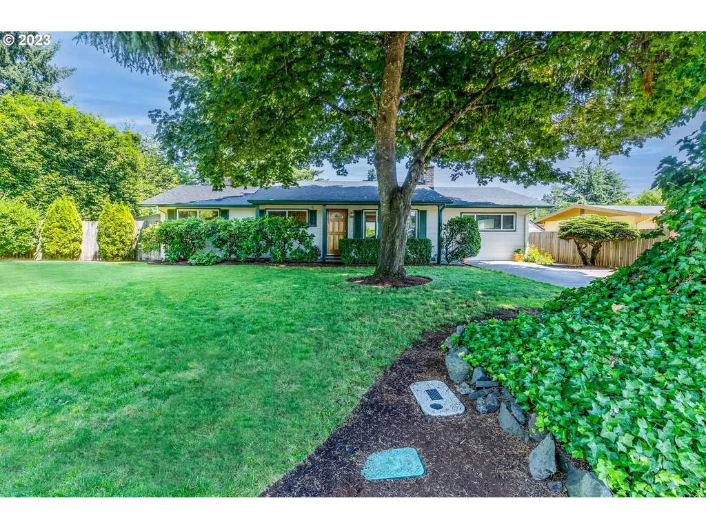1745 Camelot Avenue Eugene OR 97404