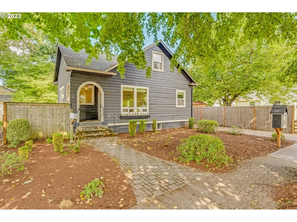 2004 Harney Street Vancouver WA 98660