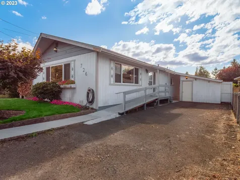 726 W Broccoli Street Roseburg OR 97471