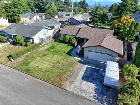 1103 Coral Court Brookings OR 97415