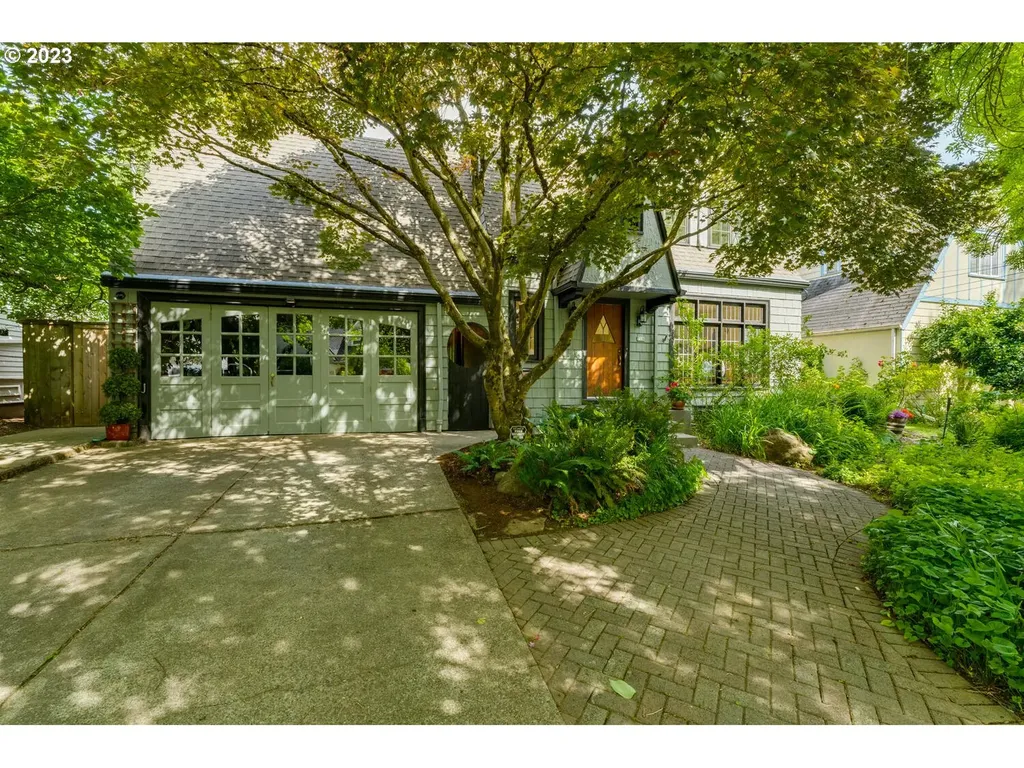 718 Se Peacock Lane Portland OR 97214
