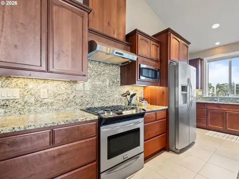 1133 SW 12th Street Newport OR 97365