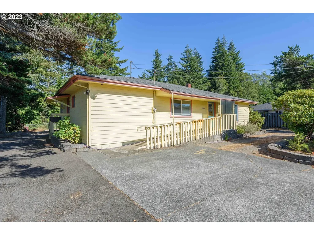 2590 Woodland Drive Coos Bay OR 97420