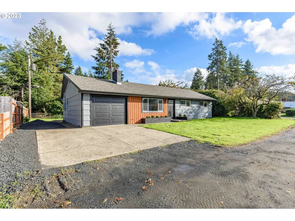 3743 Pacific Avenue North Bend OR 97459