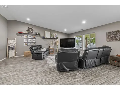 7 S Welcome Slough Place Cathlamet WA 98612